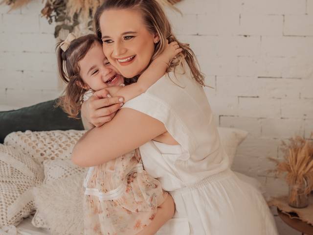 Famílias de Sara e Maria Júlia - COLO DE MÃE