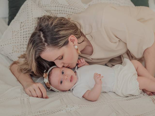 Crianças de Stefania e Catarina - COLO DE MÃE