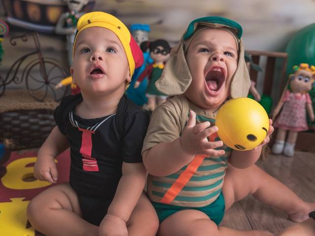 Crianças de Henrique e Rafael 11 meses