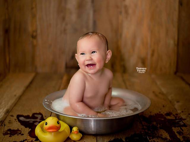 Bebê de Helena - Banho de Bacia