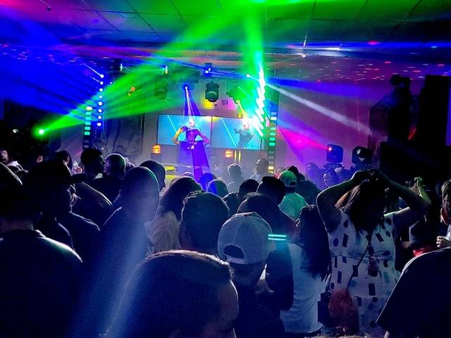 FESTAS de 2ª Noite do Flash Back supera expectativas e leva multidão ao Clube Astréa