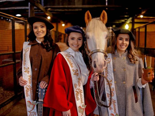 Sessão Fotográfica de Soberanas Festa Nacional da Maçã