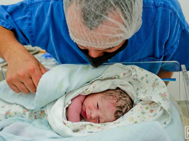 CRIANÇAS de NASCIMENTO BENJAMIM