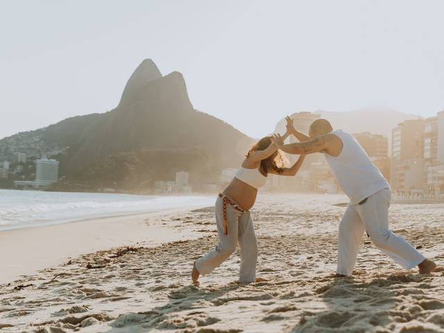 Gestante de ENSAIO FOTOGRÁFICO DE GESTANTE NA PRAIA DO LEBLON - LEBLON | RIO DE JANEIRO | JOANA, RAPHAEL E {LÉO}
