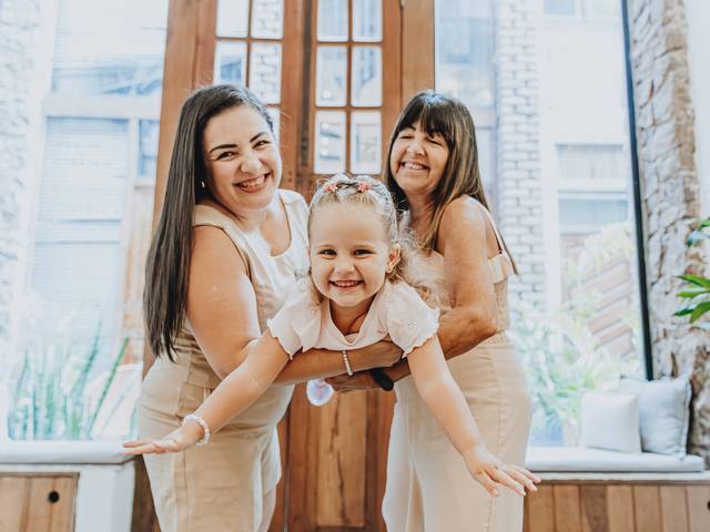 Ensaio de Família de ENSAIO DE DIA DAS MÃES | RIO DE JANEIRO | ÍSIS, SOFIA E VOVÓ LUCIA