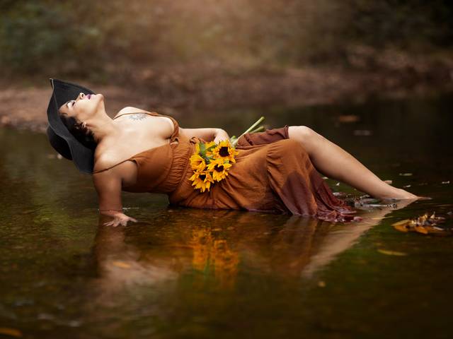 Retratos Femininos de Reflexos Etéreos