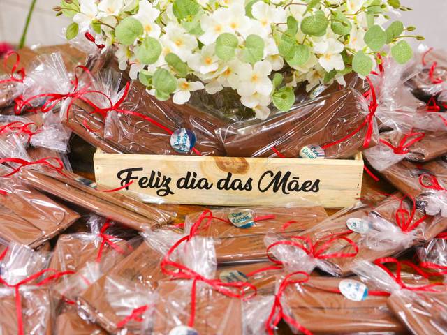 Escolar de Dia das Mães - Laços que atravessam gerações.