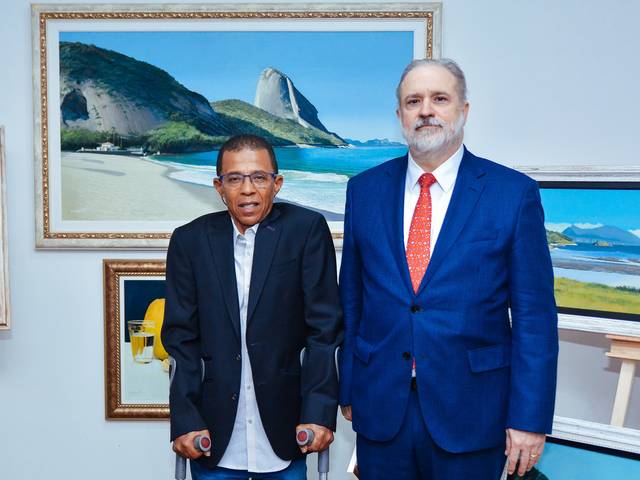 Corporativo de Exposição do artista plástico Carlos Augusto Silva Neto