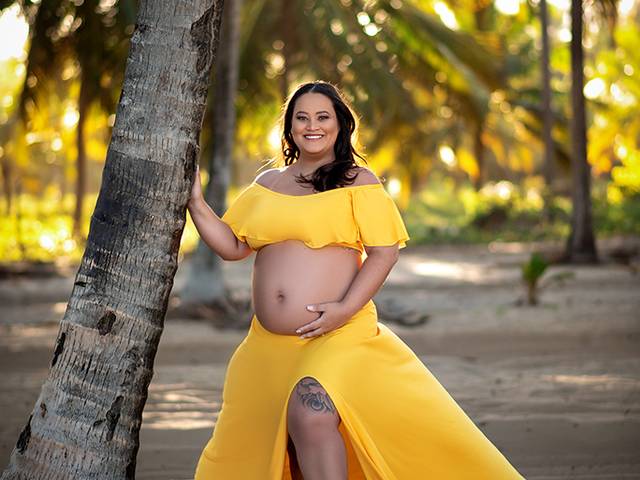 Gestante de Paloma gestante em praia do Gunga