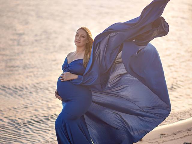 Gestante de Elyonai gestante em praia de Maceió