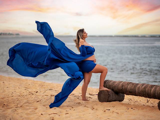 Gestante de Synara Gravida em praia do Gunga