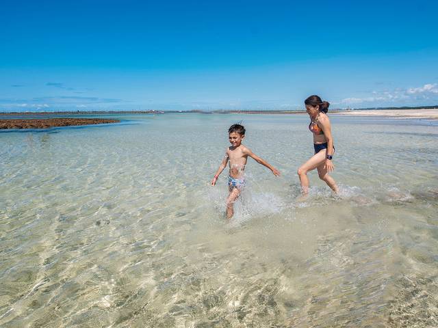 Ensaio em familia de Família em praia de Maceió Ipioca