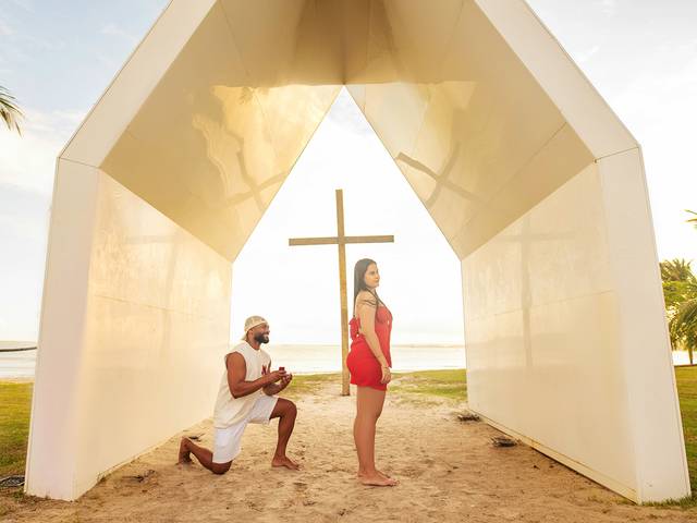Ensaio Casal de Pedido de casamento em capelinha de Maceió com casal de Minas