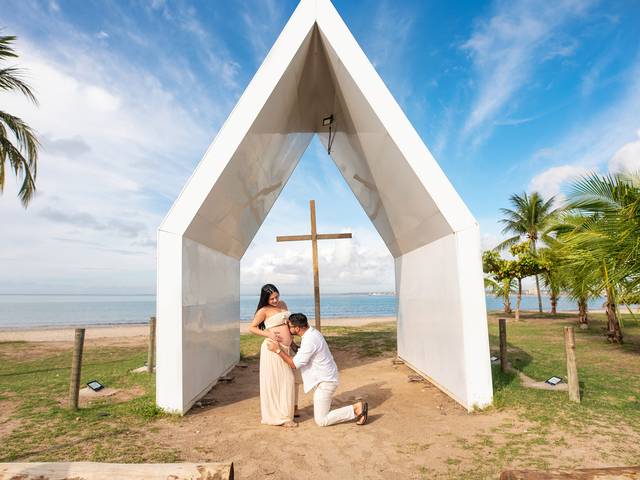 Gestante de Fotografia em Maceió com casal do paraguai na capelinha de jaraguá