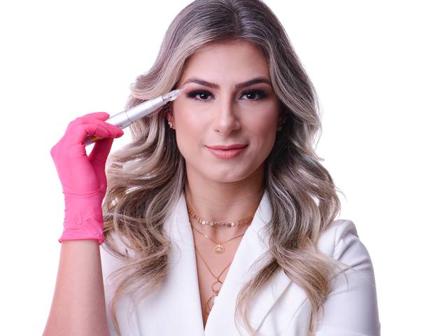 Publicidade de Micropigmentadora e Maquiadora Bruna Santis