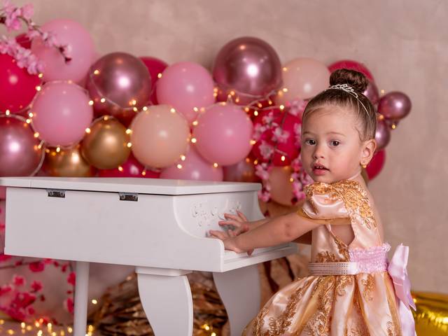 Infantil e Família de  Jasmyn 2 anos - tema flores e música