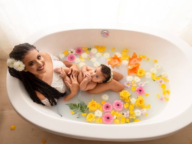 Mamãe e Eu de Karine e Helena - ensaio mãe e filha milk bath