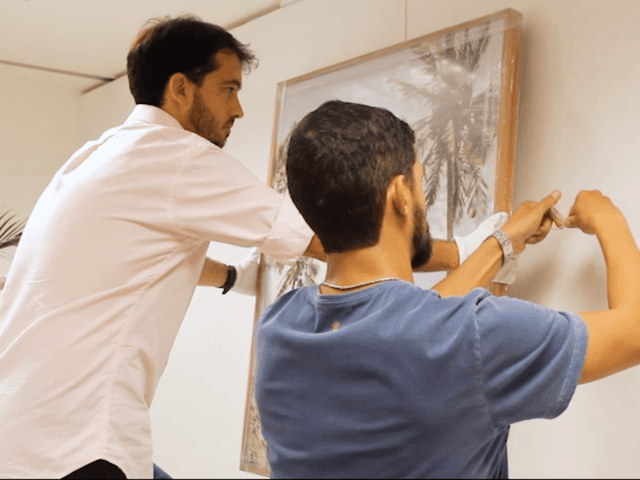 Corporativos de Instalação Comercial de Quadros Fine Art - Felipe Alvarez