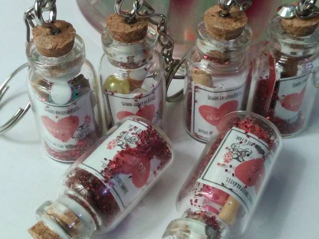 Lembrancinhas para festas de confraternização de Mini chaveiro em vidro