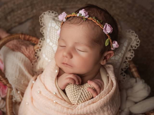 NEWBORN de NEWBORN CARLOTA