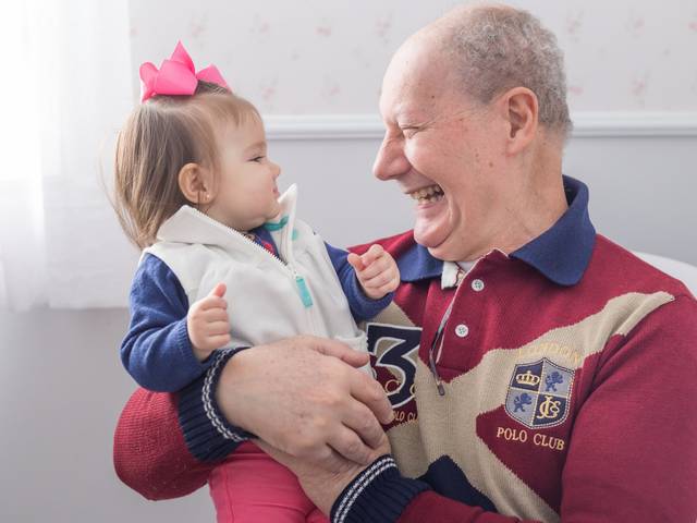 Família de Helena 9 meses [Papai e vovô Jorge]