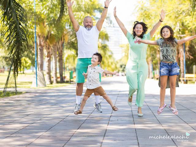 Família de Família êEe, Família aaAa, Família! [Taty, Adriano, Valen e Pi]