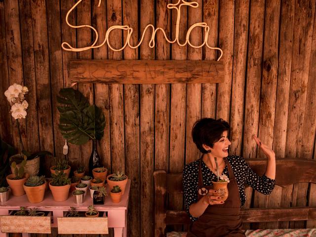 Conceitual de Sessão fotográfica de Juliara Ferreira no cotidiano de trabalho  { Santa Presenteria }