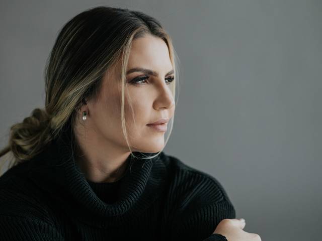 Feminino de Marceli Marra