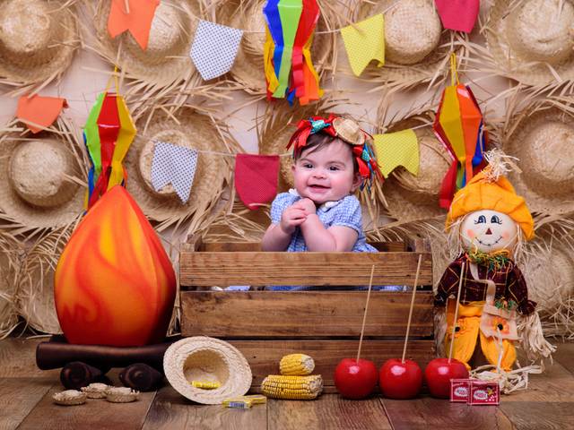 Acompanhamento Mensal de Acompanhamento mensal de bebês - Sessão Festa Junina