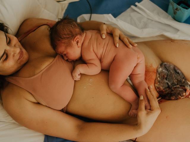 Fotografia de Parto Domiciliar de Nascimento Eloá