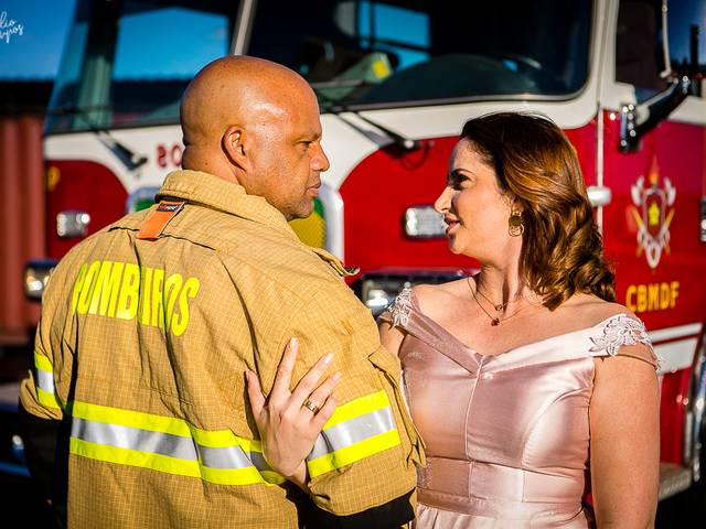 Ensaio de Casal de Liliane + junior | Ensaio Temático de Casal | Bombeiros
