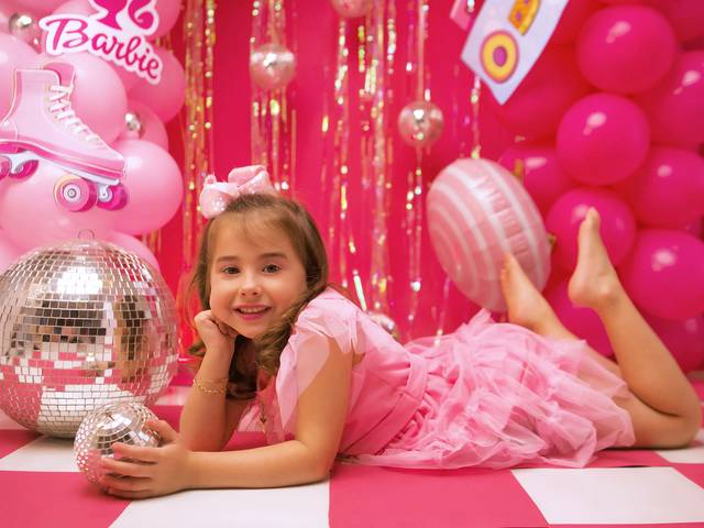 ENSAIO INFANTIL de Ensaio Infantil Tema Barbie em Balneário Camboriú – Fotografia de Aniversário Criativa e Encantadora