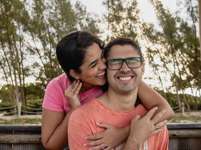 Casal de Ensaio Afetivo de Casal | Ensaio Fotográfico em Guriri | Abraço na Alma Elisa e Bruno
