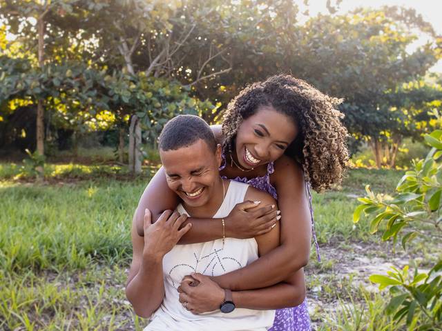 Casal de Ensaio Afetivo de Casal | Ensaio Fotográfico em Guriri | Abraço na Alma - Denise e Maike