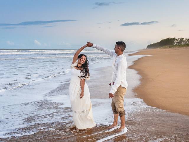 Casal de Ensaio Afetivo Pré-Wedding | Ensaio Fotográfico em praia de Guriri - ES | Lucineide e Igor