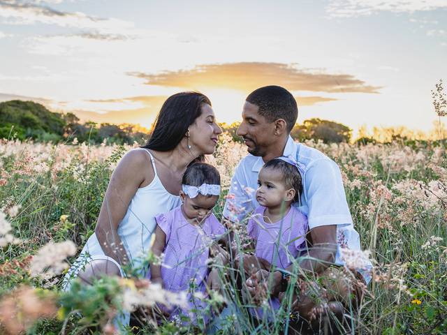 Acompanhamento de Bebê de Acompanhamento de Bebê - 12 meses | Ensaio Fotográfico Afetivo no Bosque da praia em Guriri - ES | Nivia e Maria