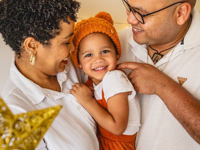 Família de Fotografia de Ensaio de Natal em Estúdio | Senamby em São Mateus - ES | Patricia, Kleverson e Sophia
