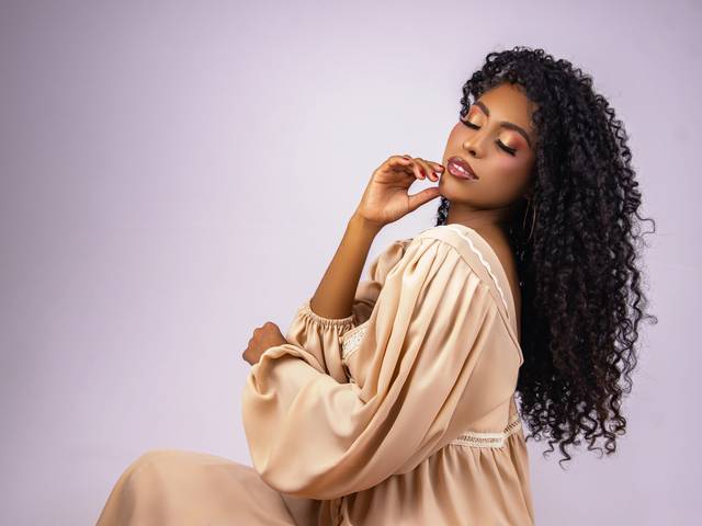 Corporativo de Isa Hellen