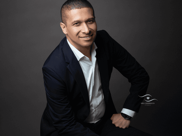 CORPORATIVO de Ensaio Corporativo - Emerson Mariano