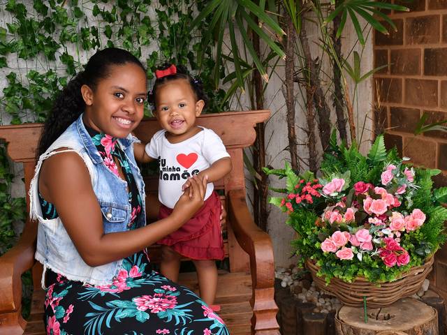 Dia das Mães  de Esther e a mamãe Gabriela