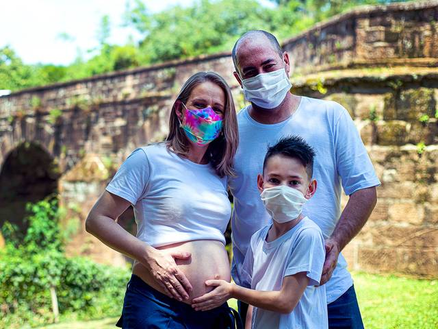 Gestante de Taísa, Tiago, Gabriel e Isabella (na barriga)