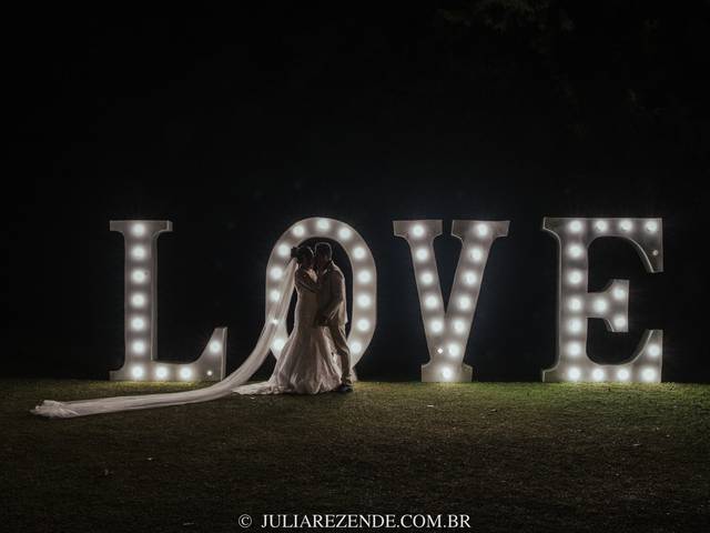 Noite de Daniela e Claudio: Casamento Noturno com Glamour e Sofisticação