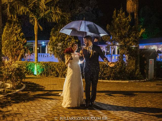Noite de Tamires e Luciano: Casamento Agitado com Fotos na Chuva