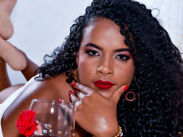 ENSAIO TEMÁTICO  de RAFAELA SANTOS