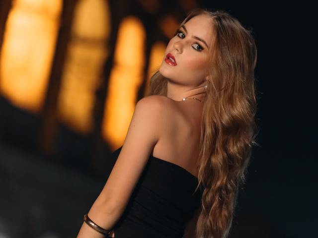 ROMA of Ensaio fotográfico de 15 anos em Roma: Brenda no Coliseu à noite