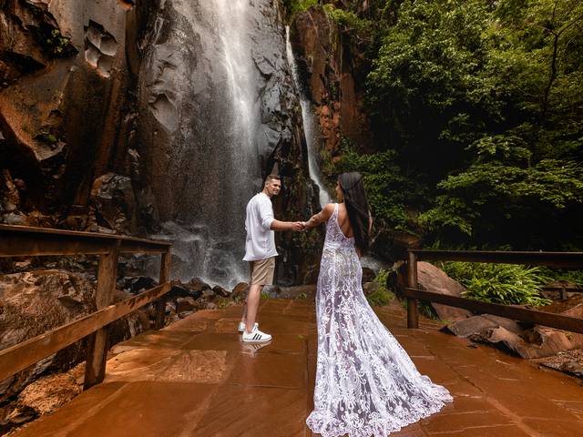 ENSAIO Pré Casamento de Ensaio de casal Recanto da cachoeiras Brotas-SP | MARI E ALLAF