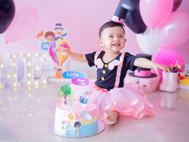 Smash The Cake de Lívia