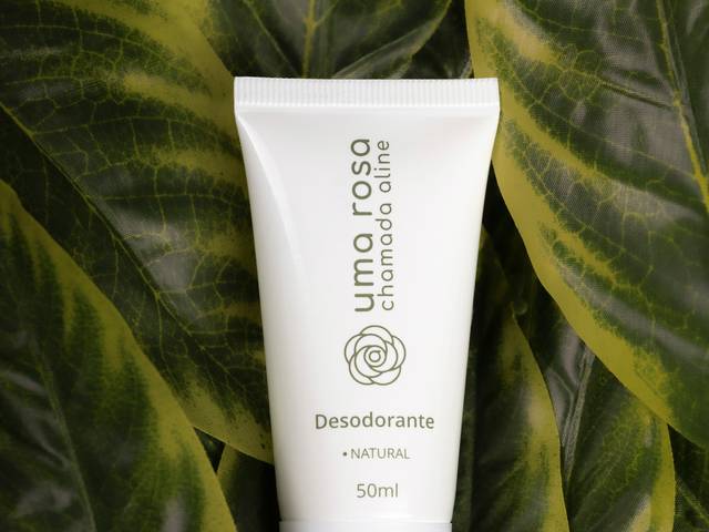 Publicidade e produtos de Uma Rosa Chamada Aline