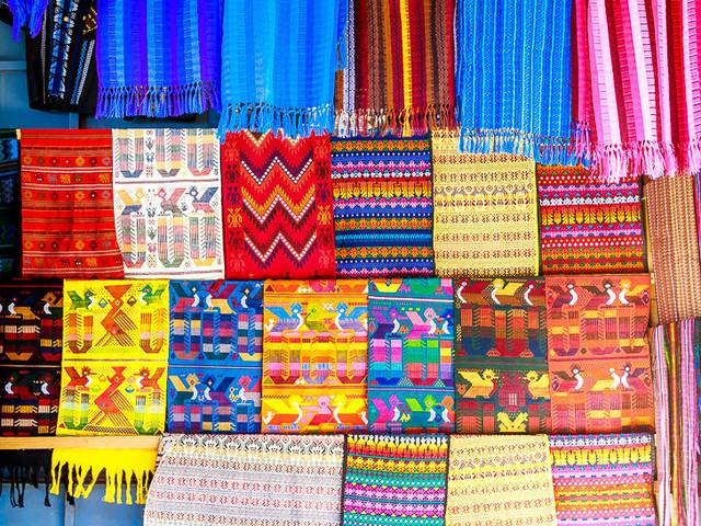 Viagens de Artezanatos coloridos em Panajachel na Guatemala
