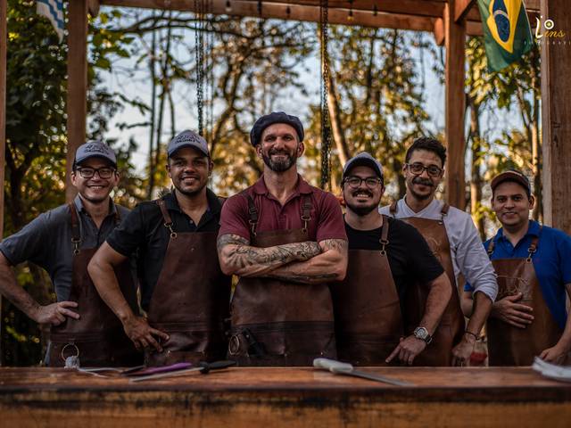 Criação e Edição - Fotografia e Vídeo de Clube Carvão e Cia - Churrasco Carnes Nobres